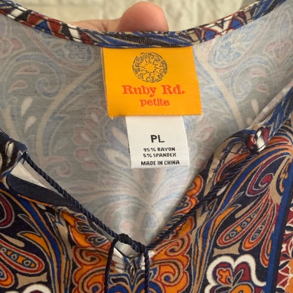 Ladies Ruby Rd., petite large top. - Picture 3 of 3